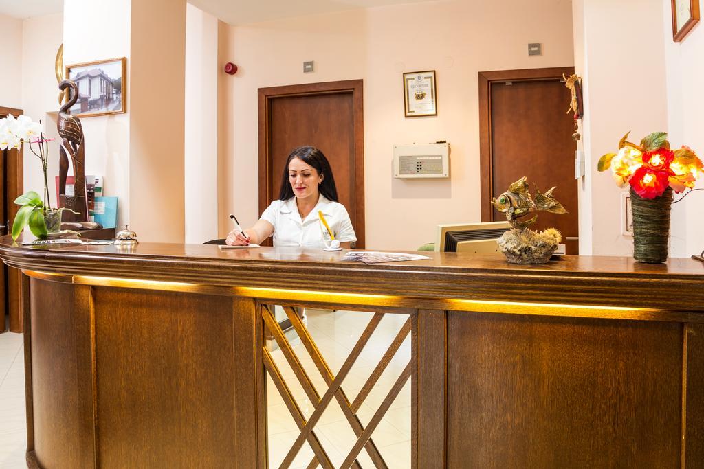Family Hotel Teteven Esterno foto